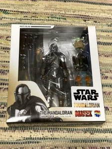 MAFEX No.256 The Mandalorian Chrome Ver. Action Figure Medicom Toy Star Wars - Picture 1 of 11