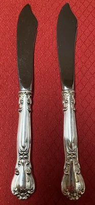 Juego de 2 cuchillos de mantequilla Gorham CHANTILLY Hollow Master de plata de ley, 79 gramos Foto 1 de 4