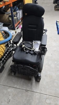 Silla de ruedas Quantum Rehab QB Edge - LEER Foto 1 de 4