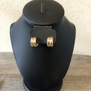 Urban Outfitters Small Hoop Earrings In Gold NWT - Picture 1 of 3