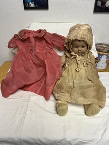 Großer antiker Baby Mädchen Puppe Stoffkörper + extra Kleid 24 Zoll gebraucht - Bild 1 von 15