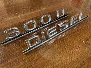 Mercedes W123 300D Diesel Trunk Hatch Emblem Badge Logo - Straight & Good Paint - Bild 1 von 7