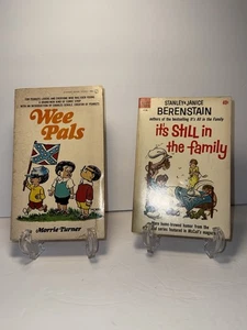 Set of 2 Vintage Books - Wee Pals (1969) and It's still in the family (1963) - Imagen 1 de 14