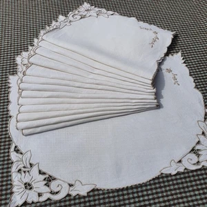 Vintage Madeira table place mats, hand embroidered linen, laundered lot of 14 - Picture 1 of 14