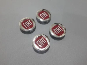 4 x FIAT Grande Punto Marea Cachés Moyeu Jante Centres de Roue ROUGE 50mm - Imagen 1 de 3