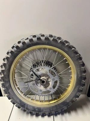 2001 - 2006 铃木 RM250 2 冲程后轮 Assy 带制动转子盘和链轮 — 第 1/4 张图片