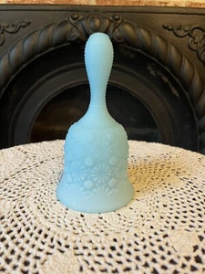 Fenton Blue Satin Daisy And Button Bell - Imagen 1 de 4