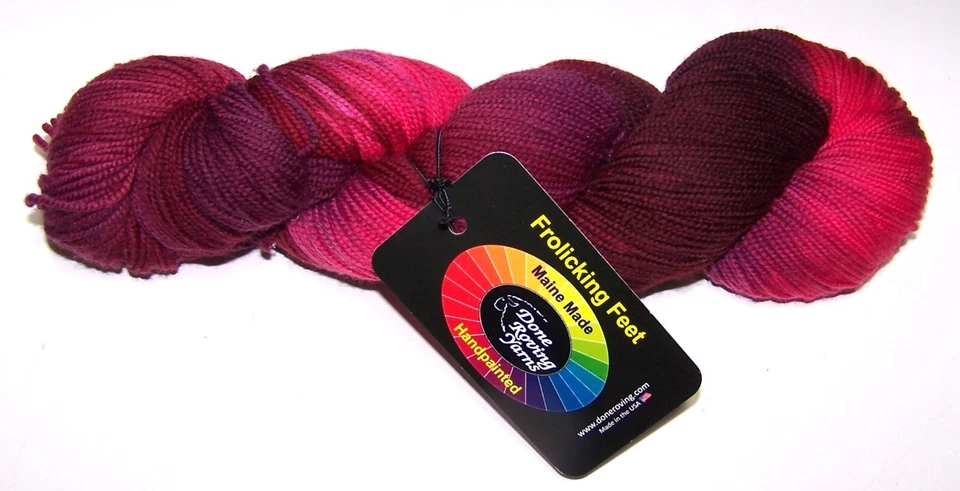 480 yd Hecho Itinerante PIES RETOCANDO Superwash Merino Dedos Calcetín Hilo GRANATES Foto 1 de 1