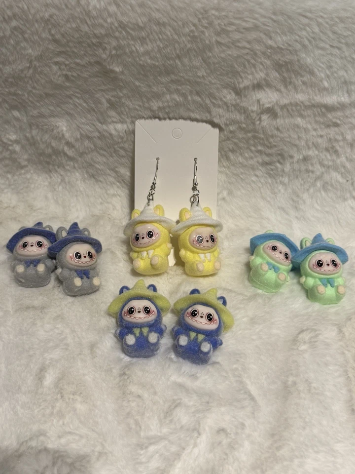 Mini Figura Sentada Pendientes Colgantes | Sombrero de Bruja Muñeca Difusa Núcleo Kawaii Joyería Foto 1 de 4