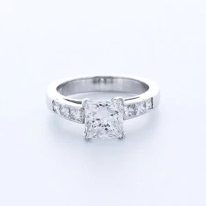 ANILLO ACENTO CLÁSICO ORO 14K CORTE PRINCESA DIAMANTE NATURAL CERTIFICADO F/VS2 3,1 CT - Imagen 1 de 7