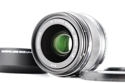 Obiettivo Olympus M.zuiko Digital 25 mm F/1.8 per Micro Quattro Terzi con Cappuccio -COME NUOVO- #936 - Immagine 1 di 4