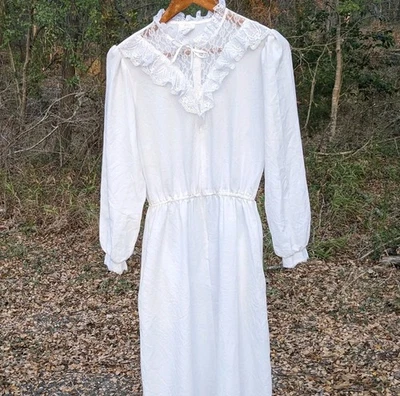 Vestido Victoriano Pradera Vintage Blanco Encaje Para Mujer Pequeño Años 70 Cuello Alto Maxi Boho Foto 1 de 4