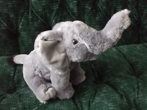 9"x12" Baby sitzender Elefant hergestellt von Adventure Planet - Bild 1 von 8