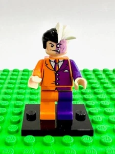 LEGO Batman Two Face minifigure #6864 - Picture 1 of 8
