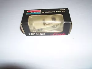 NUOVO Vintage 1989 Monogram Mini Exacts 1969 Mustang Boss 302 Bianco 1:87 #2027 - Foto 1 di 11