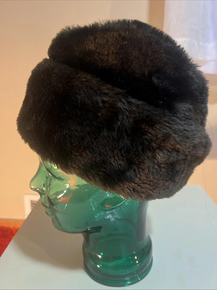 Sombrero de piel sintética estilo ruso de colección marrón chocolate talla mediana Foto 1 de 4