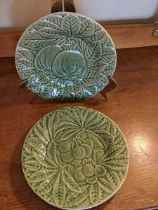 (2) BORDALLO PINHEIRO GREEN - 8" FRUIT CENTERS - SALAD PLATES - PORTUGAL - Picture 1 of 7
