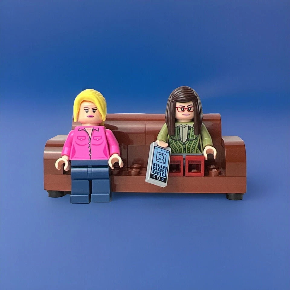 LEGO Ideas Amy Farrah Fowler idea019 Big Bang Theory 21302 y Penny idea015 Foto 1 de 4