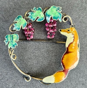 Broche prendedor vintage de plata de ley 925 y esmalte y granate zorro y uvas - Imagen 1 de 7