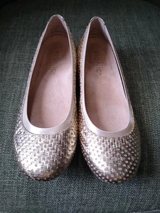 Vionic Anita Ballet Flats Women Size 5 Wide Gold Metallic Slip On Comfort Shoe - Picture 1 of 12