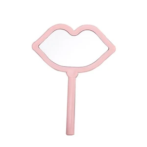 Espejo de mano de viaje rosa en forma de labios, 4,72" L x 6,3" W, vidrio sin marco con... - Imagen 1 de 4