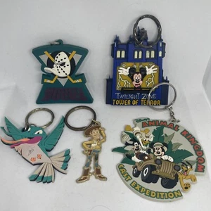 Disney Lot 5 Keychains Vintage - Picture 1 of 6