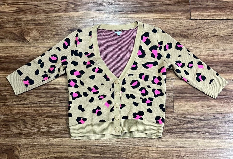 Cárdigan Suéter Charlotte Russe Cheetah Estampado Leopardo Con Botones Talla M Rosa Tostado Foto 1 de 4