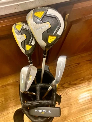 Wilson Profile Junior Set of LH 5 Golf Clubs , Gloves & Yellow & Black Bag, - Image 1 of 4