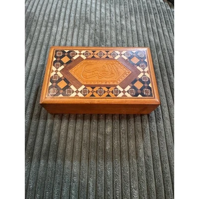 Caja decorativa de madera vintage con incrustaciones árabes de madera recuerdo joyería baratija Foto 1 de 4