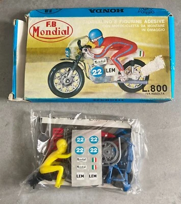 MODELLINO MOTO IN PLASTICA CON BUSTINA FIGURINE - Vintage - Immagine 1 di 2