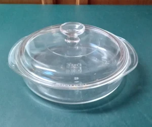 Vintage Corning Pyrex Clear Round Cake Casserole Baking Dish #221 with Lid - Picture 1 of 7