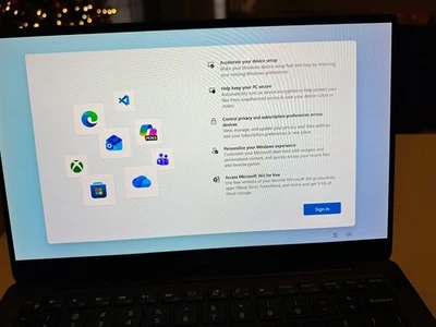 Dell XPS 13 7390 13.3 in Intel Core i5, Parts Only, Screen Works, No SSD - Image 1 of 4