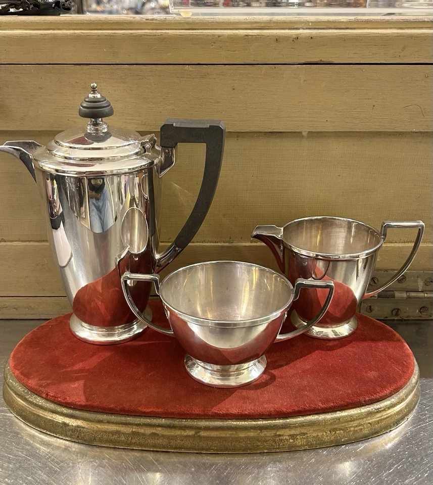 Juego de café con plato de plata Art Deco Mappin and Webb Foto 1 de 4