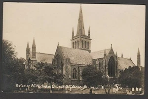Postcard Great Yarmouth Norfolk early view of St Nicholas Church exterior RP - Picture 1 of 1