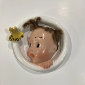 VINTAGE HUMMEL STYLE BEE GIRL PLAQUE excellent condition - Picture 1 of 5