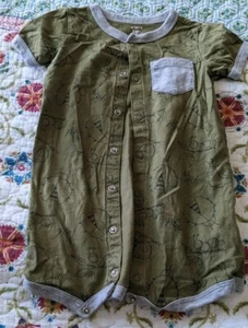 Mameluco Carter's verde oliva insecto niño pequeño talla 24 m - Imagen 1 de 2