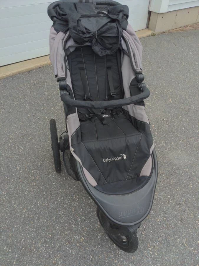 Cochecito individual Baby Jogger Summit X3 negro/gris + barra abdominal + consola para padres Foto 1 de 1