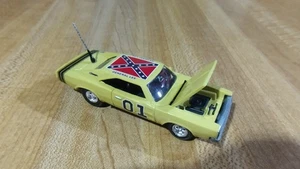 Caricabatteria Dodge Dukes Of Hazzard General Lee Custom Yellow '68, 1:64, nuovo! - Foto 1 di 15