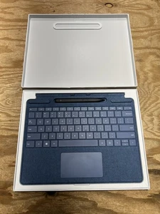 Microsoft Surface Slim Pen (2nd Edition) and Pro Keyboard for Pro Sapphire - Afbeelding 1 van 17