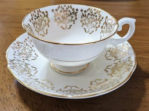 VTG CONSORT Fine Bone Chine Footed Teacup & Saucer: Lacy Gold Accent, 5oz, UK - Picture 1 of 10