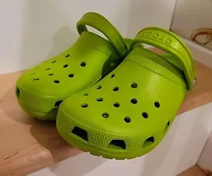 Nuevo zueco clásico verde con etiqueta Crocs para hombre talla 8 para hombre 10 para mujer - Imagen 1 de 11