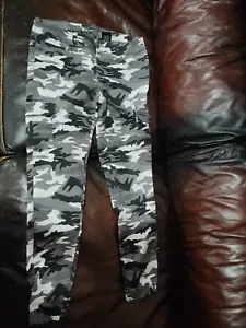 V.I.P. Jeans Camo Collection Juniors Cargo Joggers Streetwear Sz 16 - Picture 1 of 6