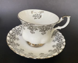 Vtg Royal Albert Silver Chintz Congrat 25th Anniversary Tea Cup And Saucer - Foto 1 di 4