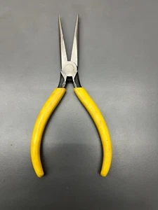 (D) VINTAGE KLEIN TOOLS D301-7C 7" LONG NEEDLE NOSE PLIERS W HANDLE SPRING - EXC - Picture 1 of 5