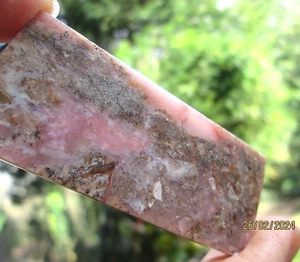 Sphene & Zincite rectangular slice - 6 x 2.5 x 0.5cm 18.19g - Picture 1 of 6