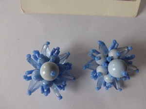 Vintage Ohrclips  Blüte Blume Kunststoff  Blau Hellblau groß 4 cm. Durchmesser - Bild 1 von 3