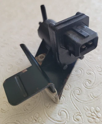 Válvula de control de inyección de aire secundaria SAAB OEM 90466214 900/9000/9-3/9-5 Foto 1 de 3