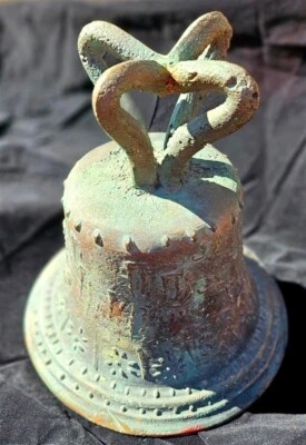 ¿TORRE MARÍTIMA DE BRONCE FUNDIDO ANTIGUO CRUDO? FIGURA CAMPANA CORONA 4 LAZOS EN RELIEVE 81/2" Foto 1 de 4