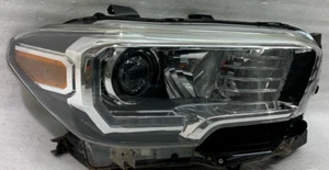 2016 2017 2018 2019 Toyota Tacoma OEM Headlight Halogen W/LED Right Passenger - Picture 1 of 12