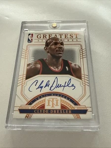 2023-24 National Treasures Clyde Drexler NBA Greatest Bronze Auto # /25 - Bild 1 von 3